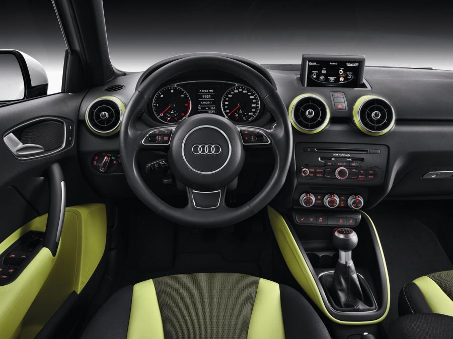 Торпедо Audi A1 Sportback TDI (8X) 2012 года  (фото 5 из 6)